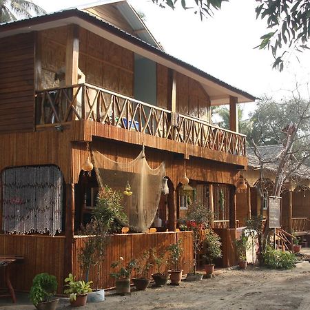 Soe Ko Ko Beach House & Restaurant Ngwesaung Exteriör bild