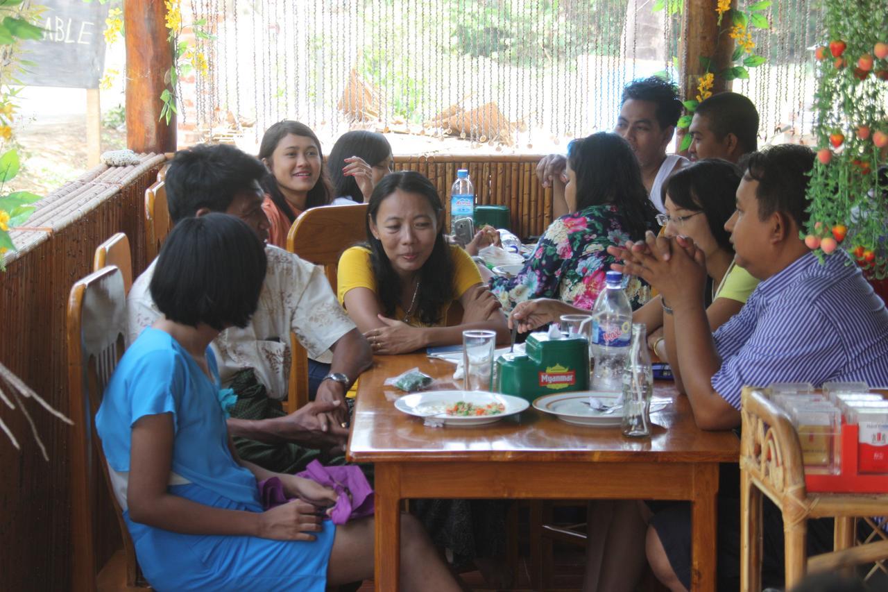 Soe Ko Ko Beach House & Restaurant Ngwesaung Exteriör bild