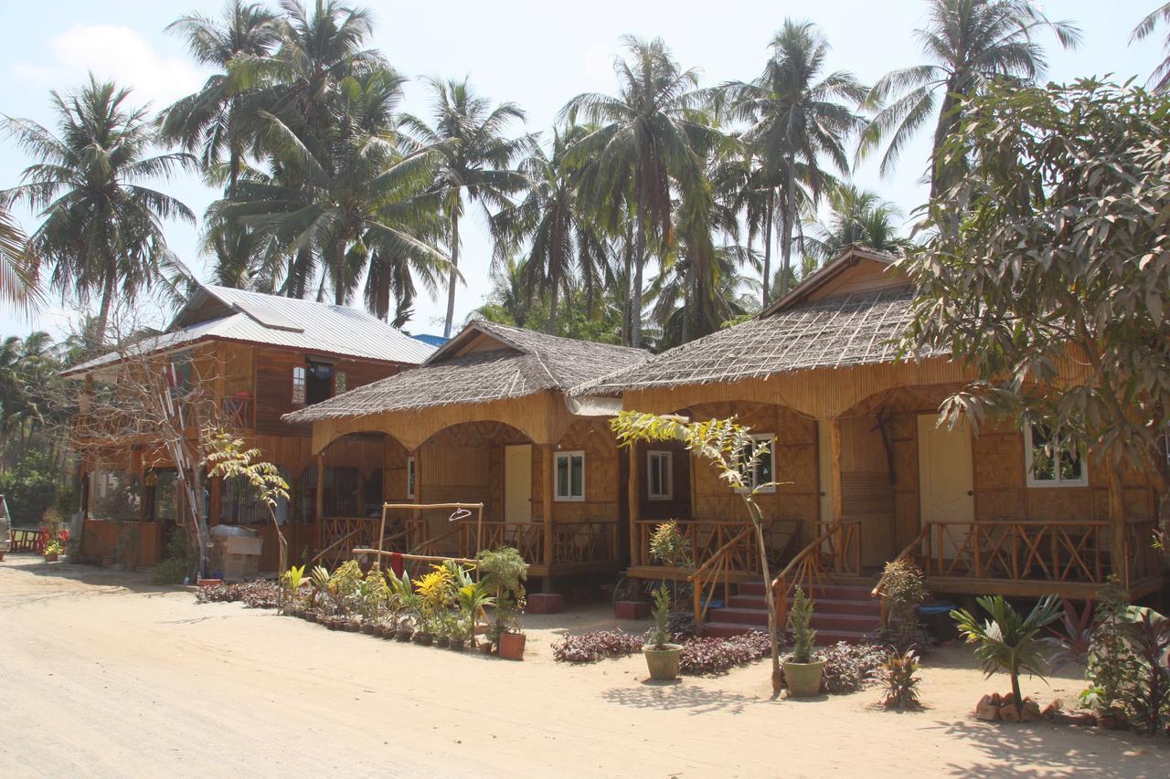 Soe Ko Ko Beach House & Restaurant Ngwesaung Exteriör bild