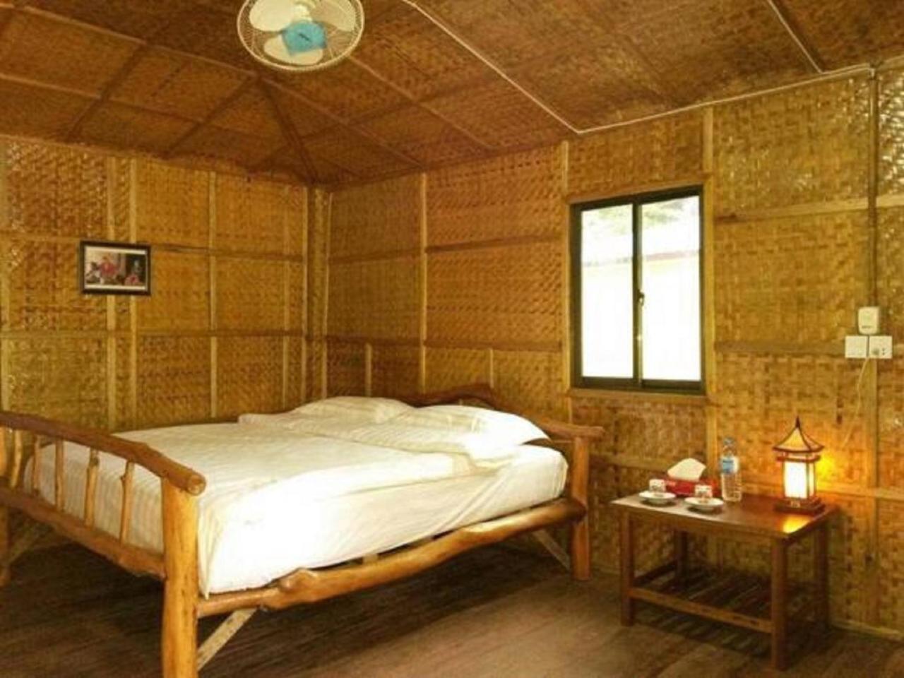 Soe Ko Ko Beach House & Restaurant Ngwesaung Exteriör bild