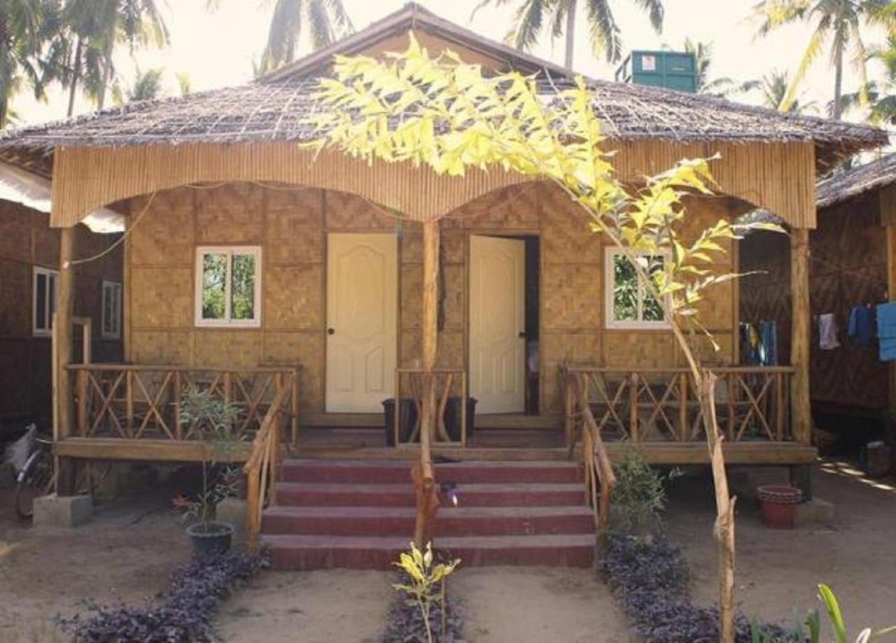 Soe Ko Ko Beach House & Restaurant Ngwesaung Exteriör bild
